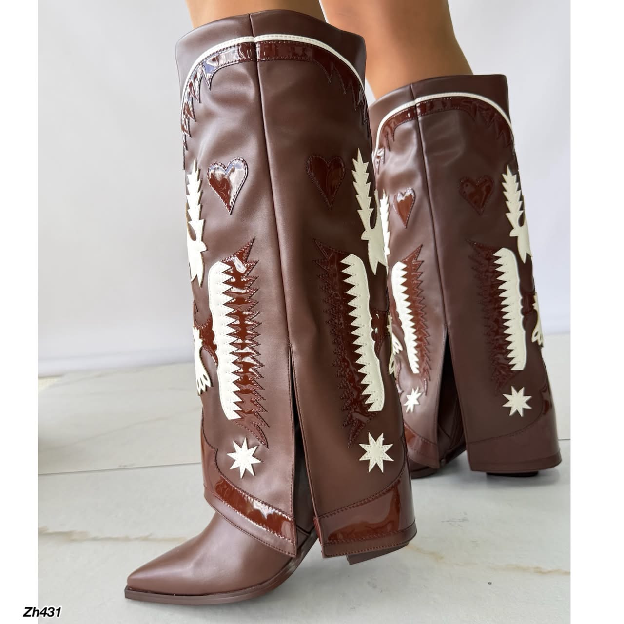Bota texana cafe doblez detalles blanco tacon 8cm HX3198-C1300A
